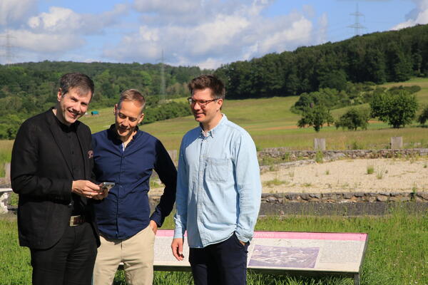 v. l. n. r.: B�rgermeister Christian Walendsius, Lutz Adami GmbH und Daniel Rotmann von der Lahnpark GmbH
